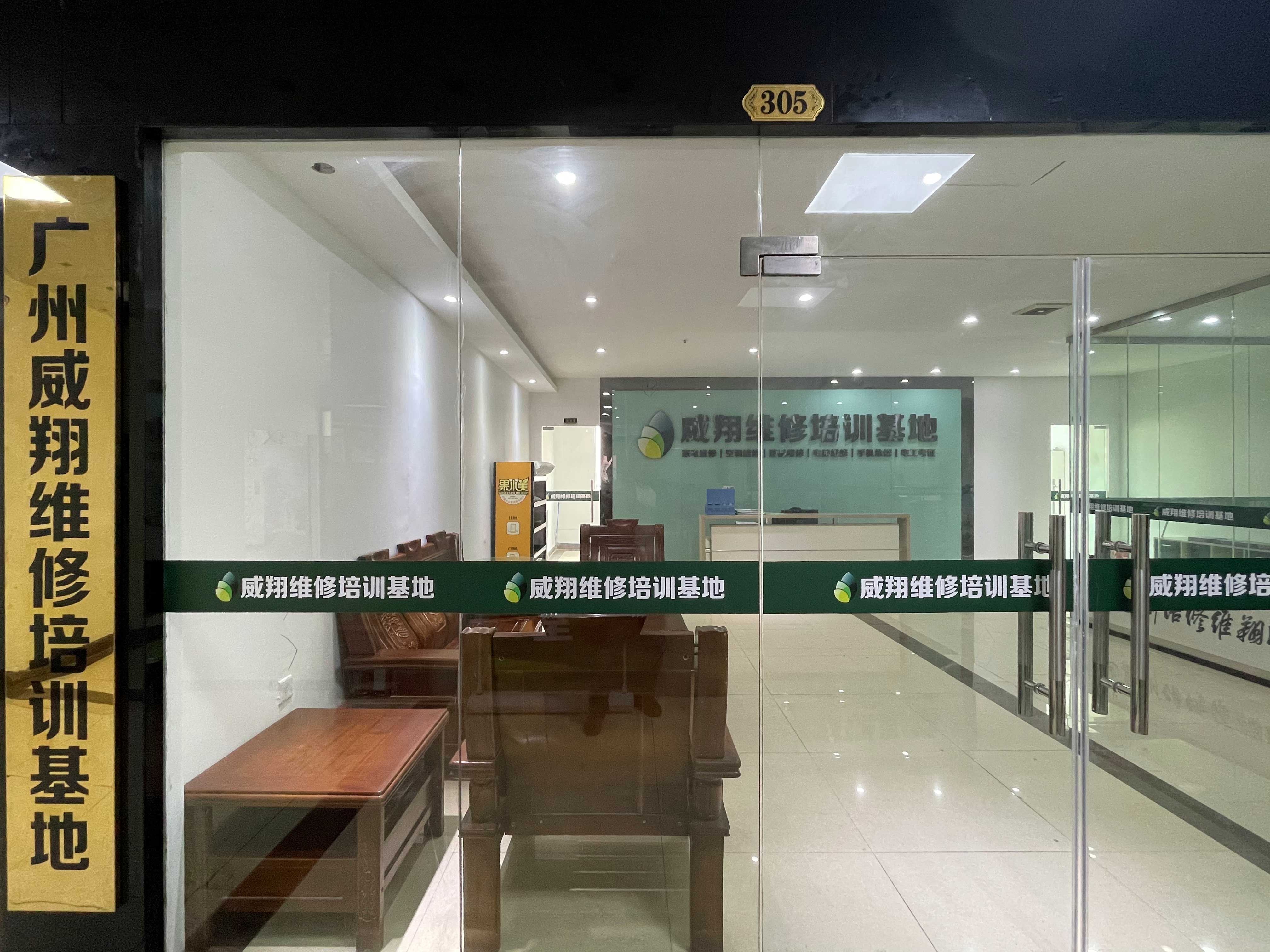 校區(qū)環(huán)境2.jpg 校區(qū)環(huán)境2.jpg